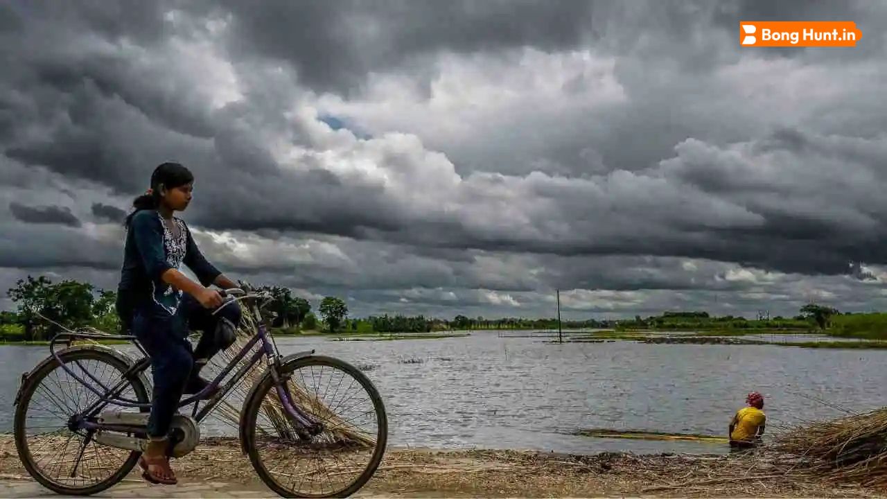 সাগরে ফের ঘূর্ণাবর্ত তৈরি, ৪ জেলায় অতি ভারী বৃষ্টির লাল সতর্কতা — দেখে নিন আজকের আবহাওয়া
